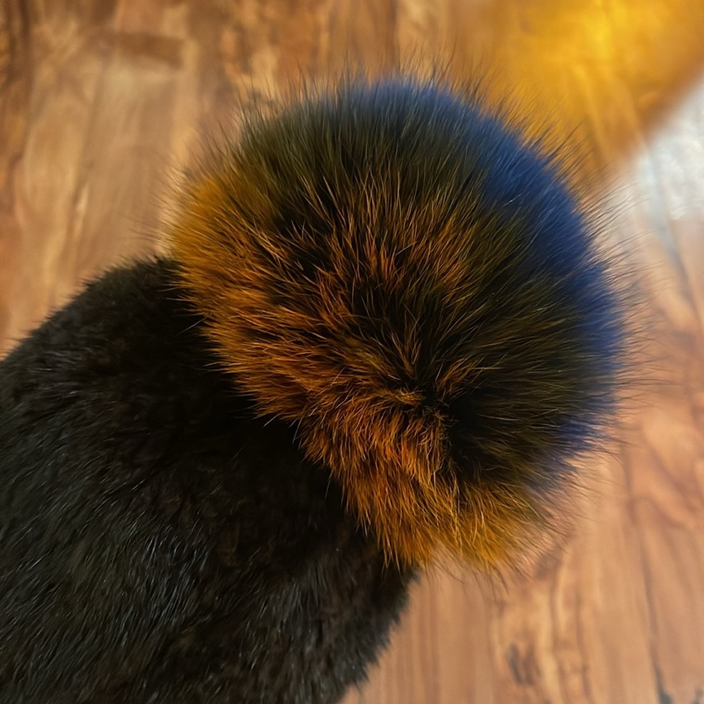 Real Mink Fur Hat with Pompom from Saks Fifth Avenue - Picture 2 of 6